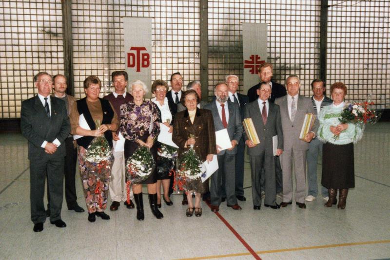 files/inhalte/allgemein/galerien/chronik/1989-Schauturnen Ehrung Jubilare.JPG